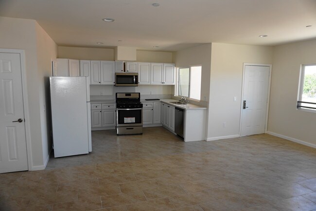 Building Photo - 9126 Langdon Ave