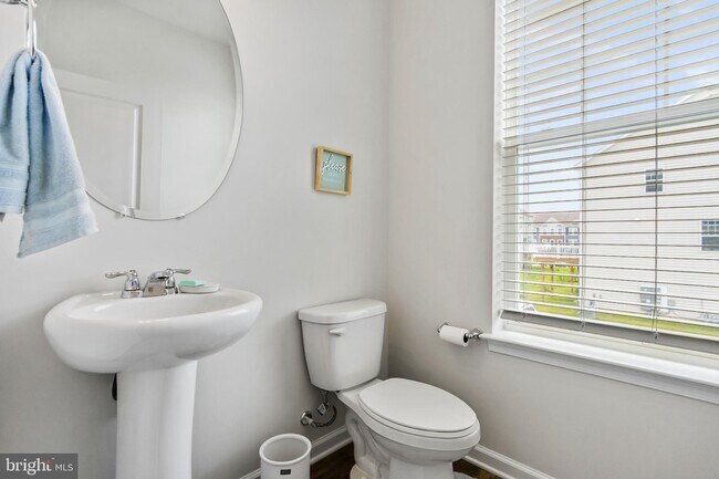 Building Photo - 18 Rome Wy