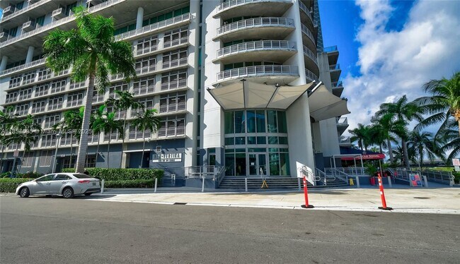 Building Photo - 690 SW 1st Ct