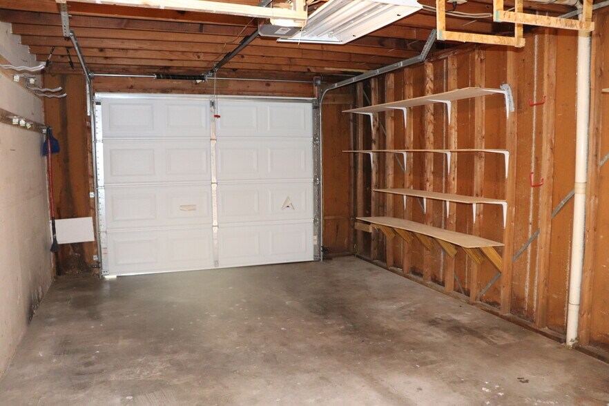 Building Photo - 703 Idlewood Ln