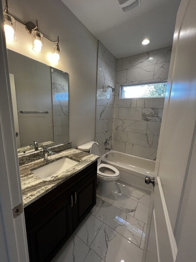 Building Photo - 38 Meadow View Ln