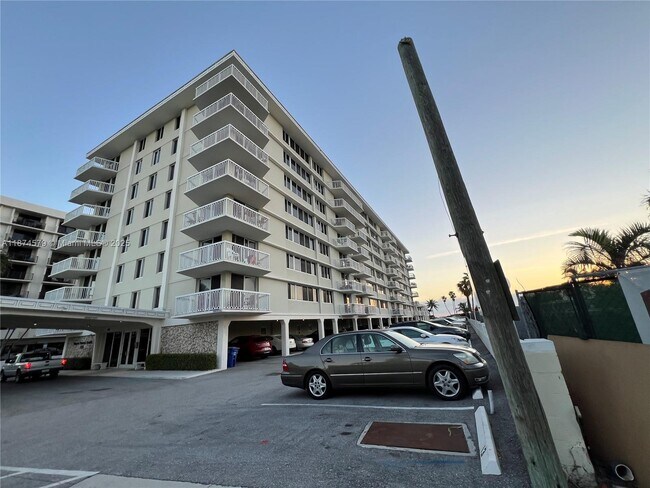 Building Photo - 125 S Ocean Ave