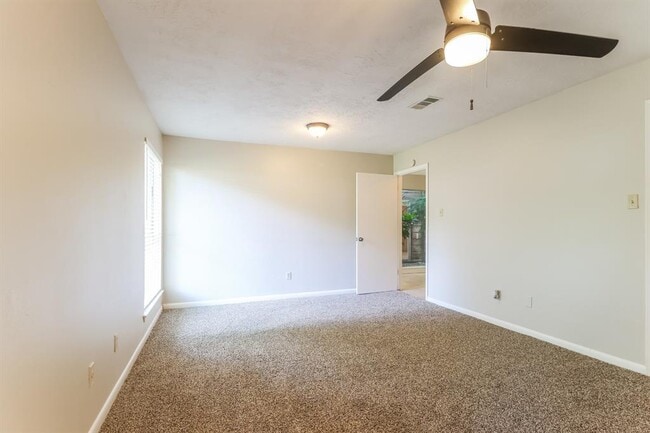 Building Photo - 25202 Tuckahoe Ln
