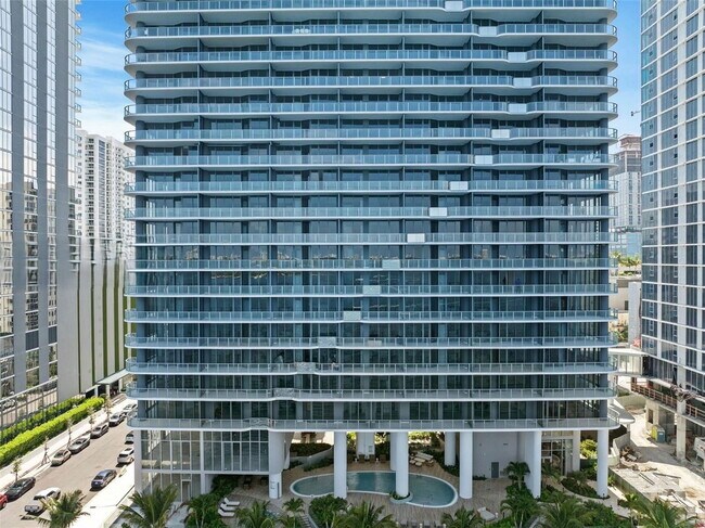 Building Photo - 700 NE 24th St