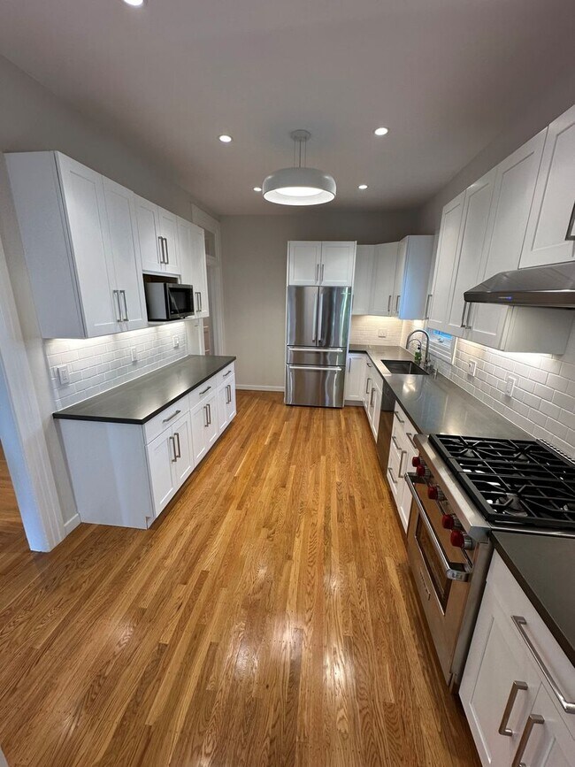 Building Photo - 219 Lake St