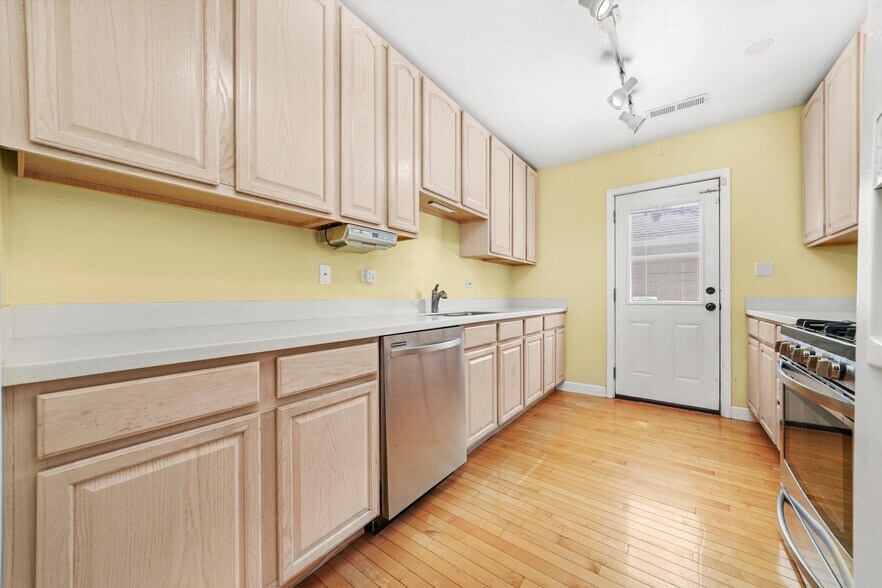 Building Photo - 2108 Harrison St