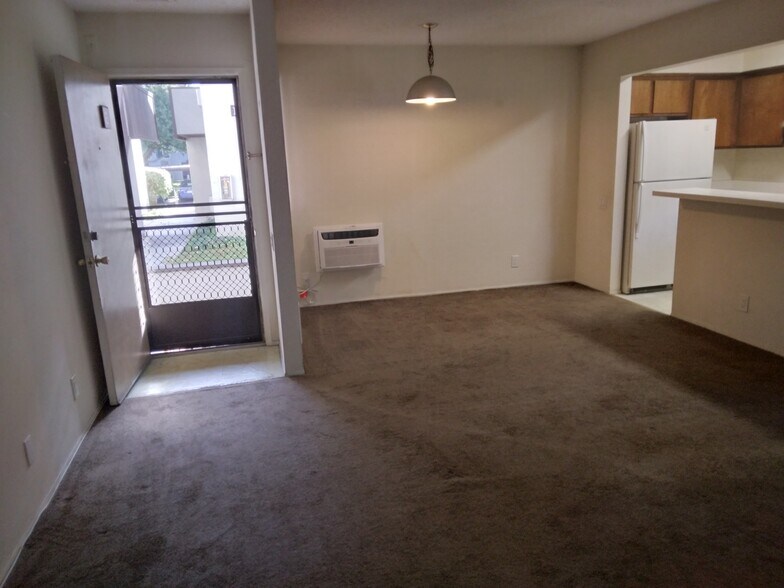 Building Photo - 1361 Caminito Gabaldon