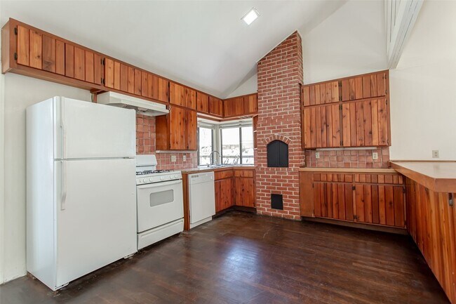 Building Photo - 9025 San Fernando Way