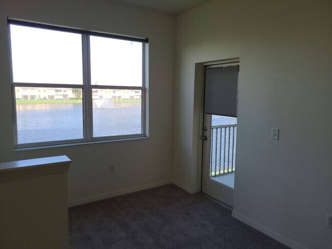 Building Photo - 3 Bed/ 2 Bath Condo w/1 Car Garage $2,000 ...