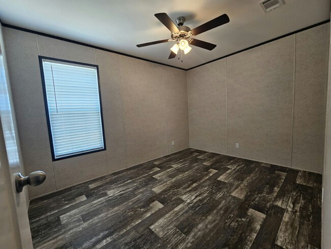 Building Photo - 6671 Hidden Oaks Dr