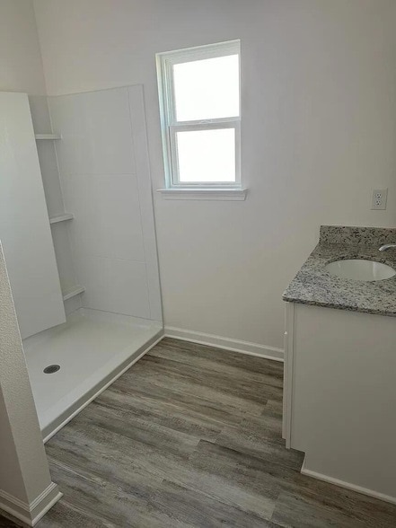 Building Photo - 94 Bluebeech St