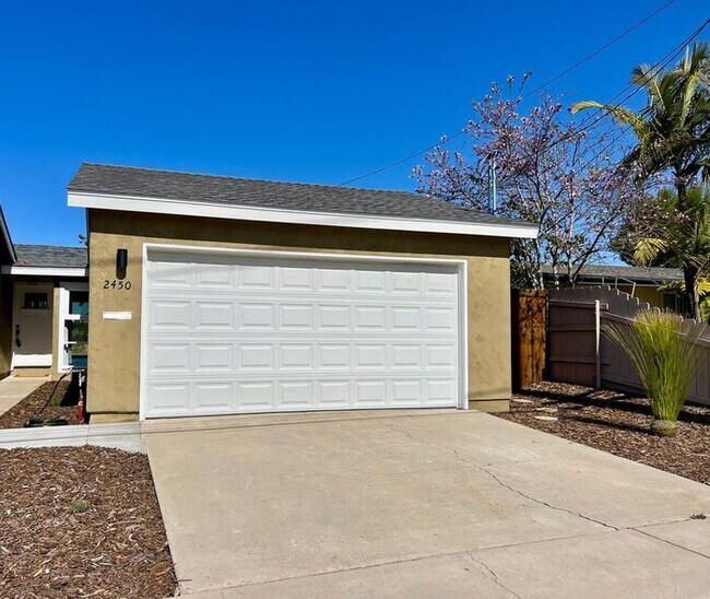 Building Photo - Charming 3-Bed, 2-Bath Home with Canyon Views & Attached Garage