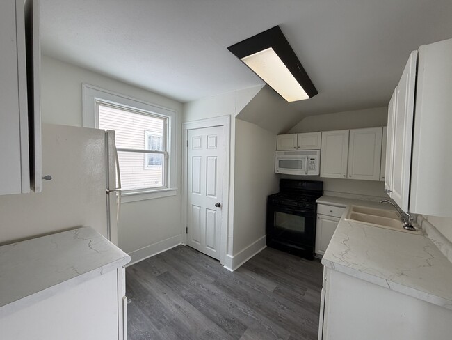 Building Photo - 111 E Eckman St