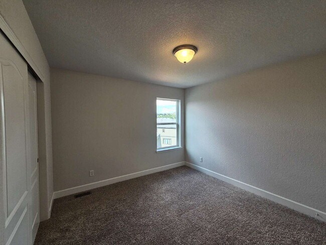 Building Photo - 1385 Castle Creek Cir