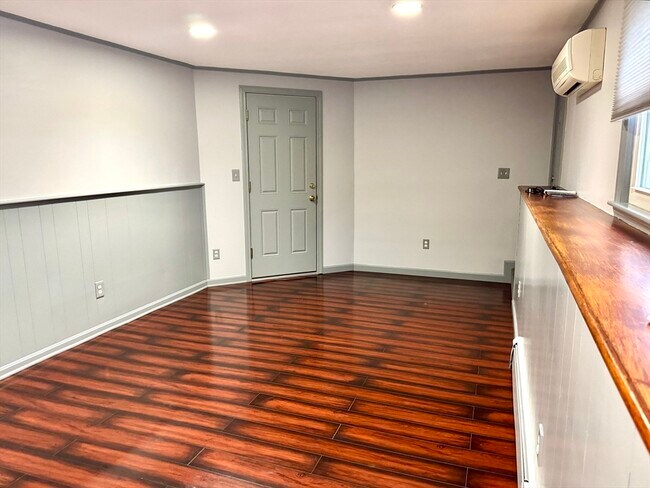 Building Photo - 136 Cecilian Ave