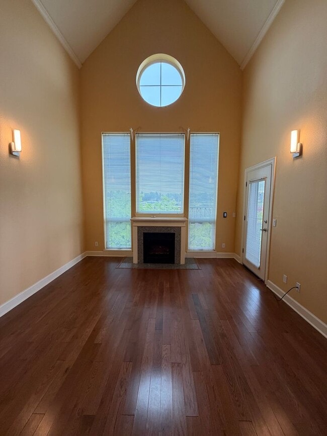 Building Photo - WONDERFUL COLUMBIA SHORES CONDO!