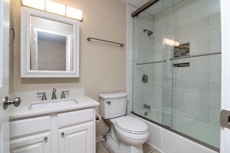 Bath #2 - 500 E Riverside Dr