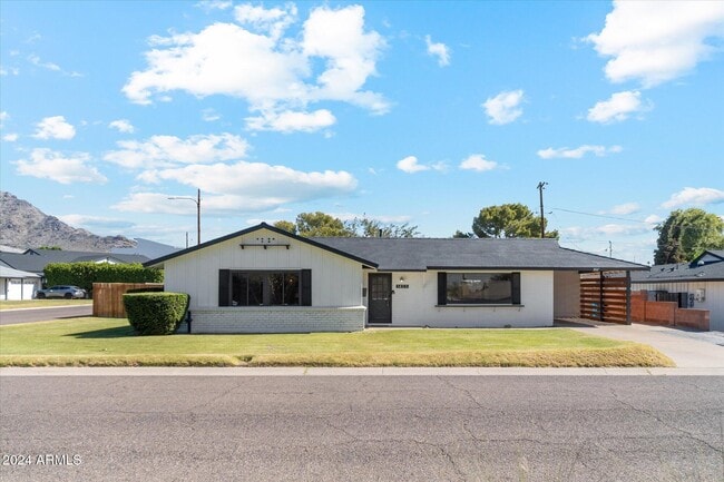 Primary Photo - 1455 E Tuckey Ln