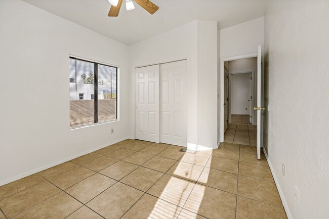 Building Photo - 4 bedroom home in Central Tucson