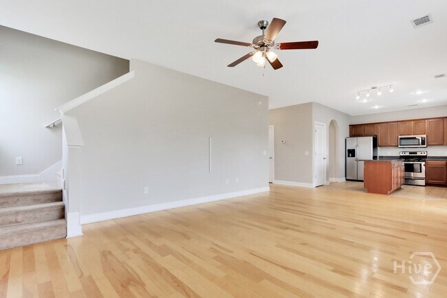 Building Photo - 255 Red Oak Dr