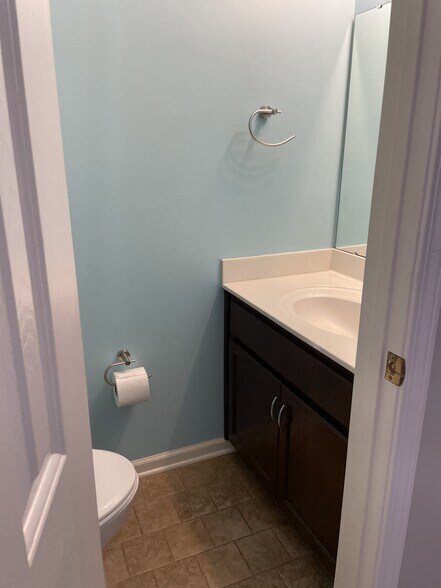 Building Photo - 1102 22nd St NE