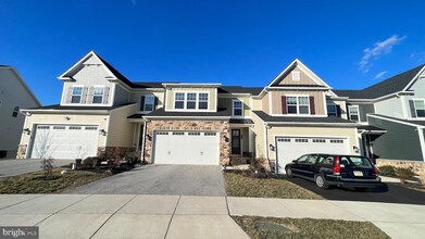 Building Photo - 730 Quarry Point Rd