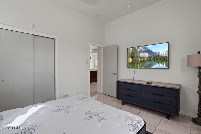 Building Photo - 244 Saltford Pl