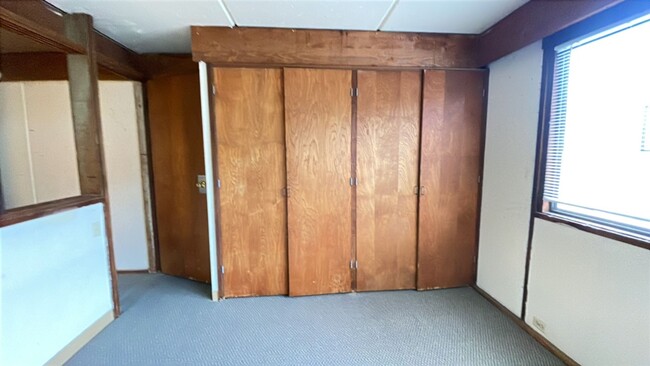 Building Photo - $2,000, 2BR/1.5BA/1PKG