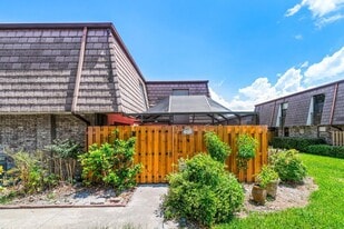Building Photo - 7577 Courtyard Run W