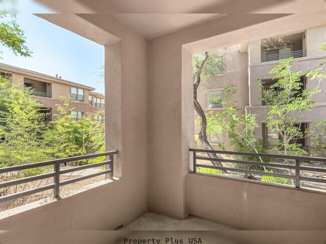 Building Photo - "Unique 3-Bed, 2-Bath Condo with 2 car attached garage located in Prime Scottsdale Location!"