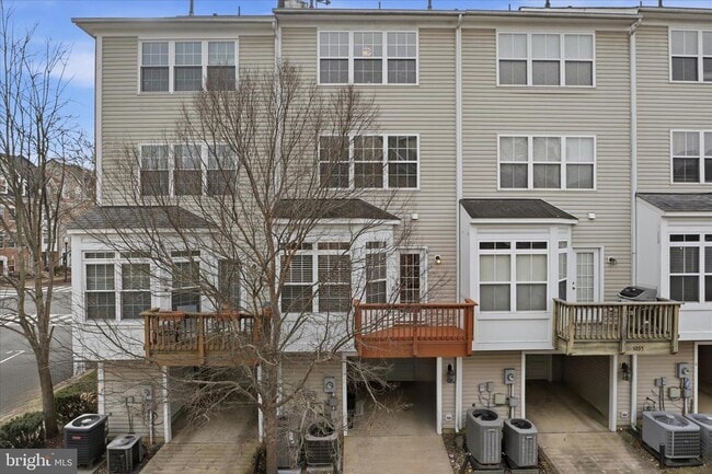 Building Photo - 5053 Kilburn St