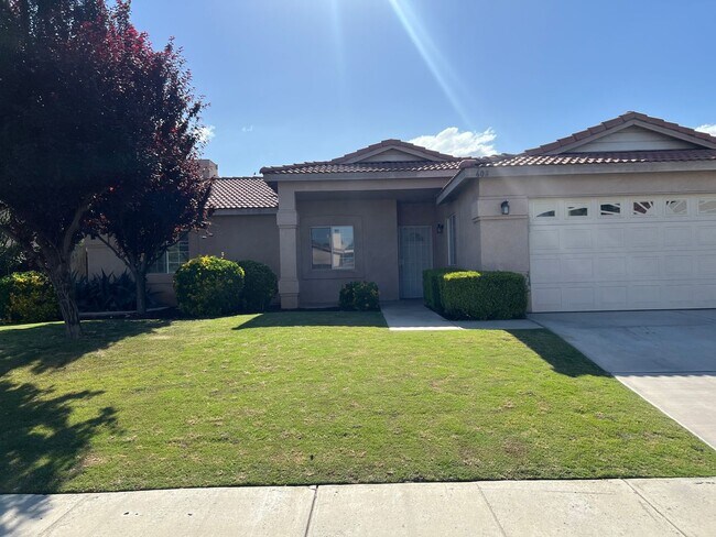 Building Photo - 608 Isla Bonita St