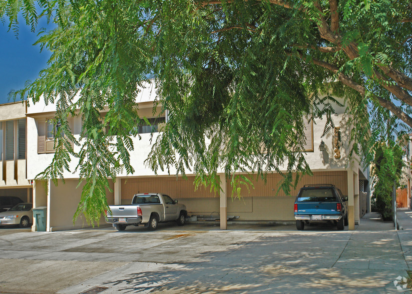 Primary Photo - 553 N Flores St