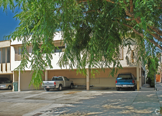 Building Photo - 553 N Flores St