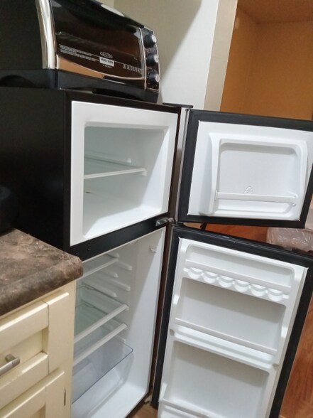 Building Photo - 941 E 6th St