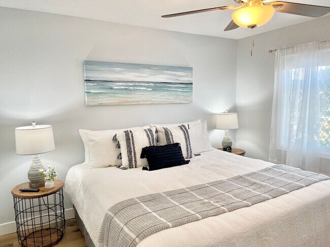 Building Photo - 3945S- The Sunset Lane Cottage | FURNISHED