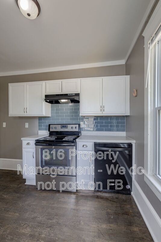 Building Photo - 800 E 33rd St