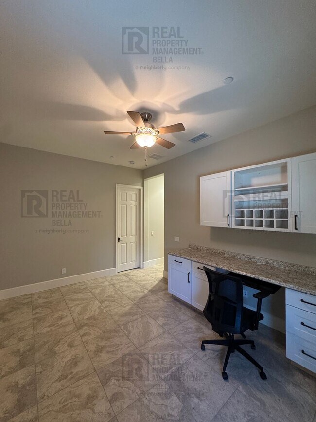 Building Photo - Beautiful Winchester Home with Open Floor Plan, Office & Solar