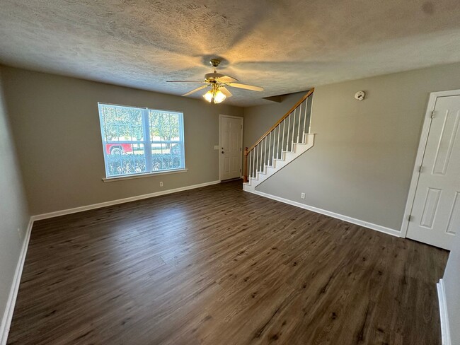 Building Photo - 2426 Willowbrook Dr