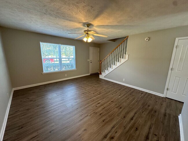 Building Photo - 2442 Willowbrook Dr