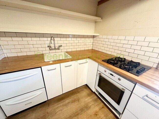 Building Photo - 4727 NE 10th Ave