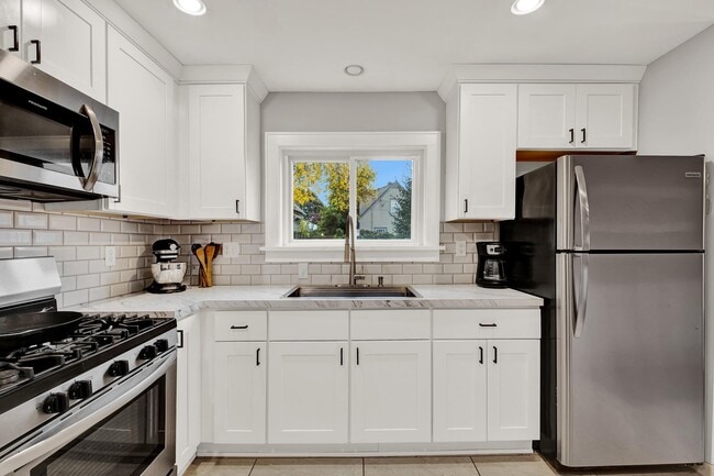 Building Photo - 3124 S Ellen St