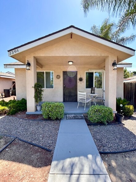 Building Photo - 1366 N Soto St