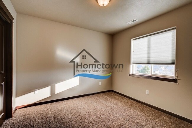 Building Photo - Spacious 4 bed 2.5 bath Home in Post Falls!