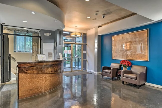 Building Photo - 1400 Hubbell Pl