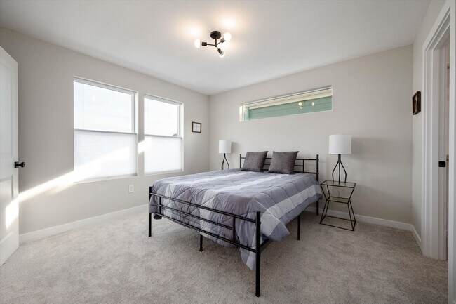 Building Photo - Move In Special- Up to 3 Months Free !! Ne...