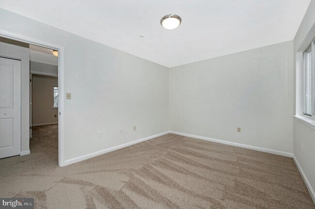 Building Photo - 10247 Redtail Ct