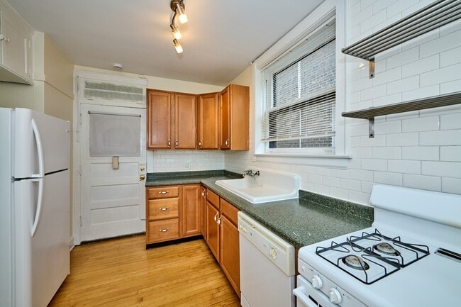 Building Photo - 1112 Grove St