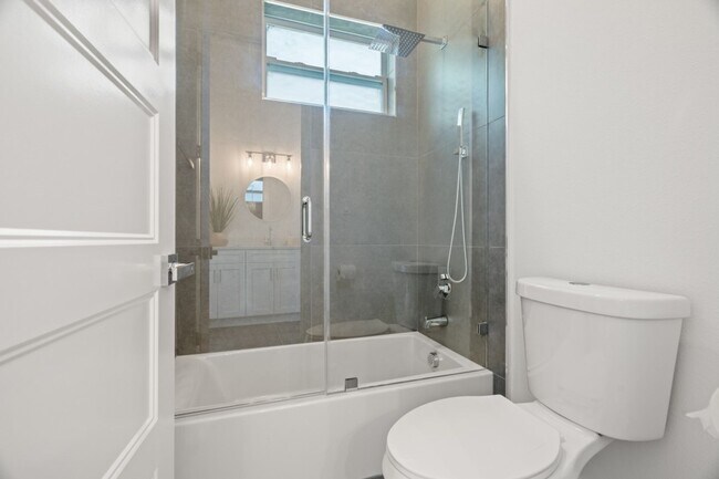 Building Photo - Gorgeous New Constriction House in Tampa - B