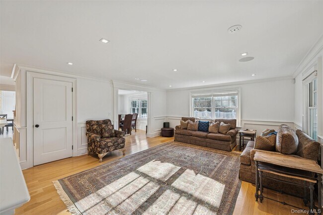 Building Photo - 30 Club Ln